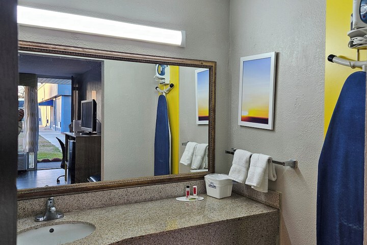 Days Inn by Wyndham Washington