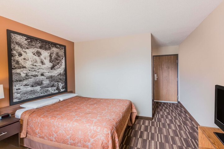 Room 12 of 16