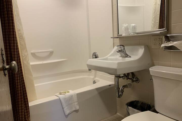 Room 13 of 48