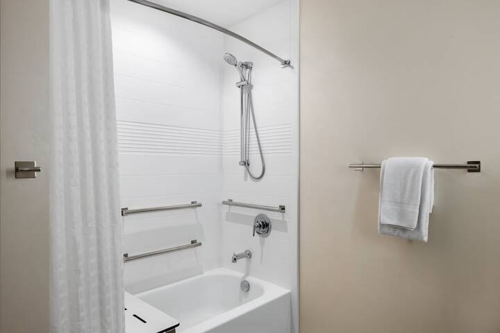 Room 32 of 49