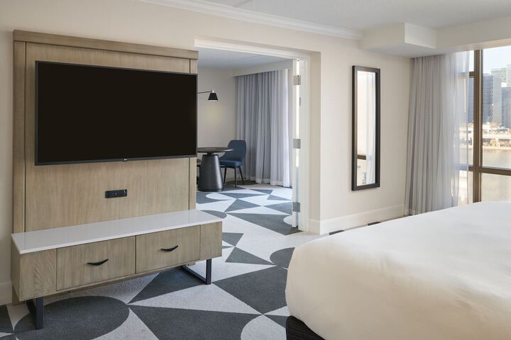 Sheraton Pittsburgh Hotel at Station Square