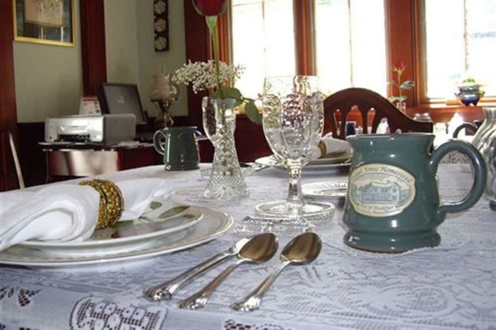 Dining 32 of 46