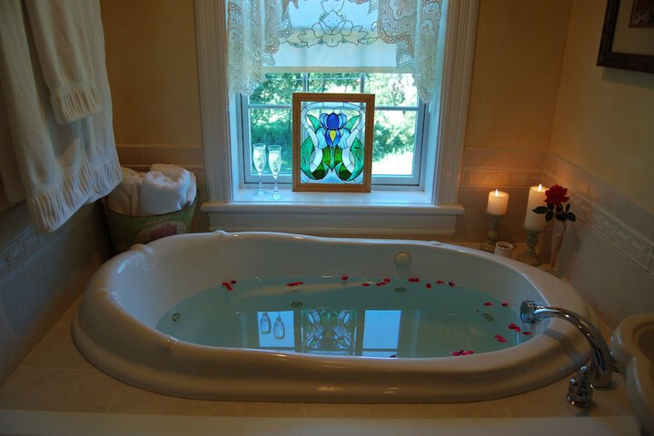 Hot Tub 37 of 44