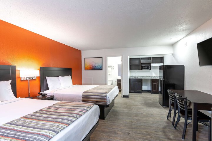 Room 33 of 38