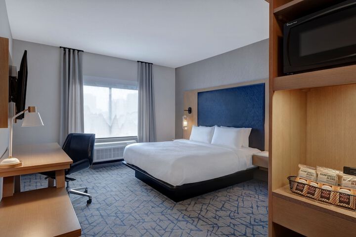 Room 17 of 40