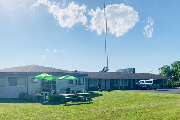 Crossroads Motel