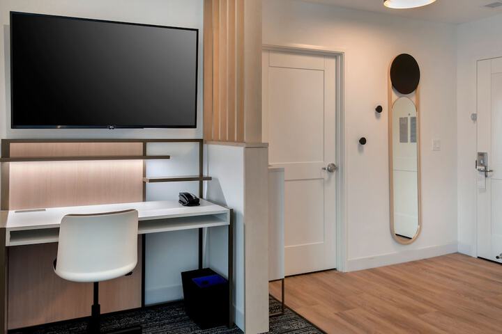 Room 21 of 28