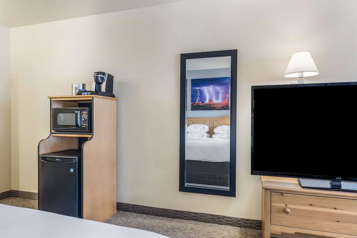 Room 32 of 38
