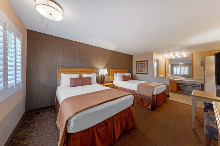 Room 9 of 34
