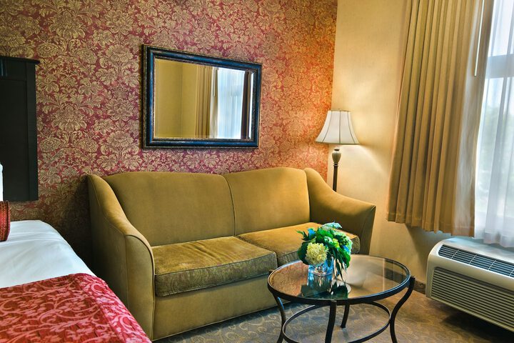 Room 13 of 33