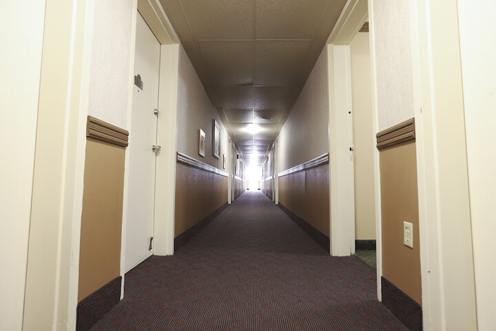 Ballroom/Hall 17 of 17