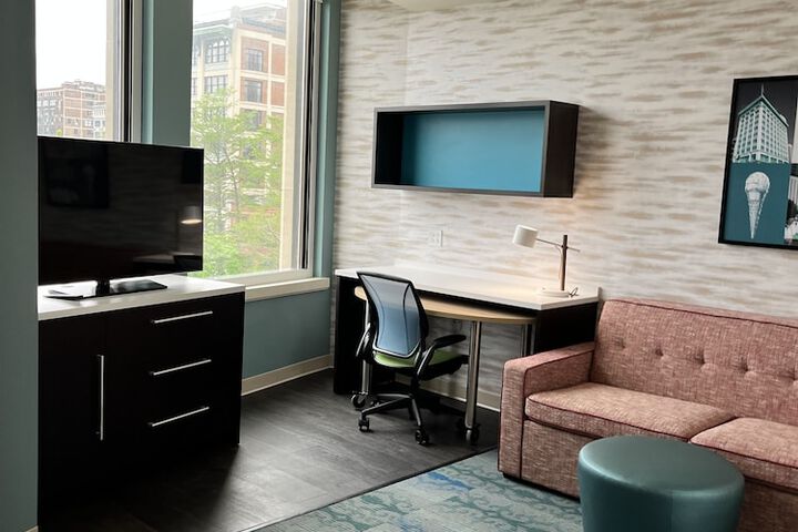 Room 11 of 18