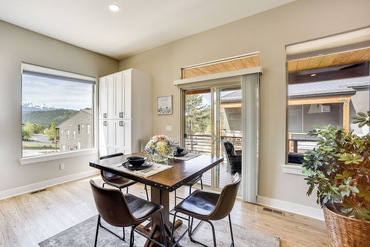 Dtwn Woodland Park Townhome w / Covered Deck