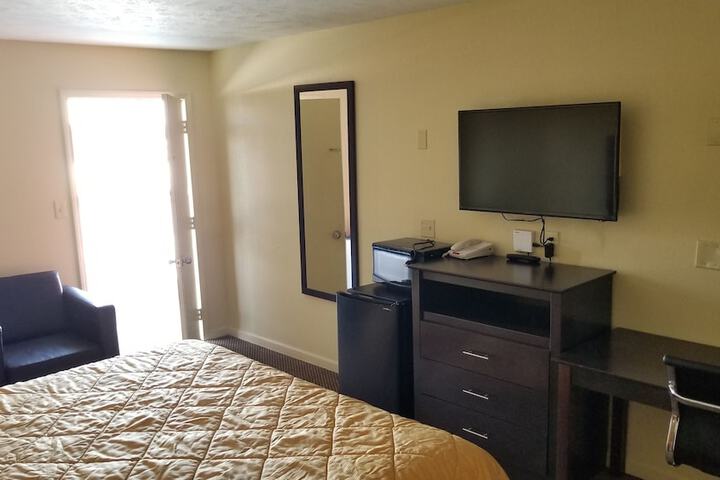 Room 6 of 15