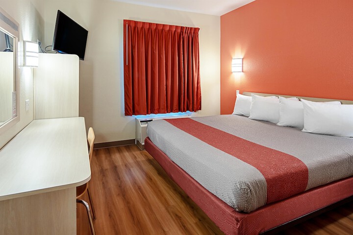 Room 13 of 35