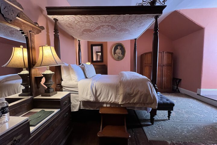 Room 22 of 65