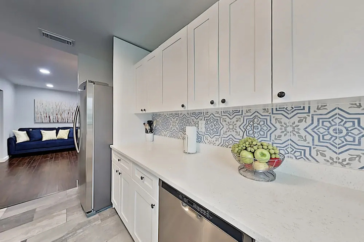 Charming Getaway W / New Kitchen & Private Backyard 3 Bedroom Home
