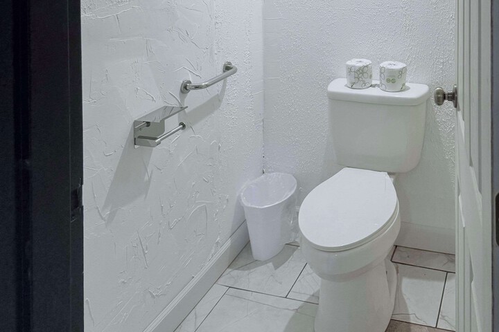 Room 4 of 5