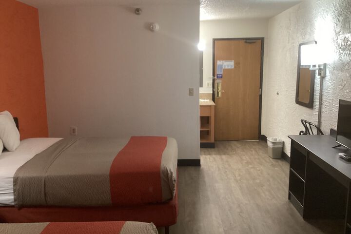 Room 32 of 35