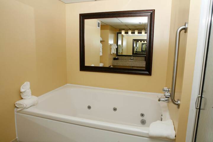 Room 8 of 16