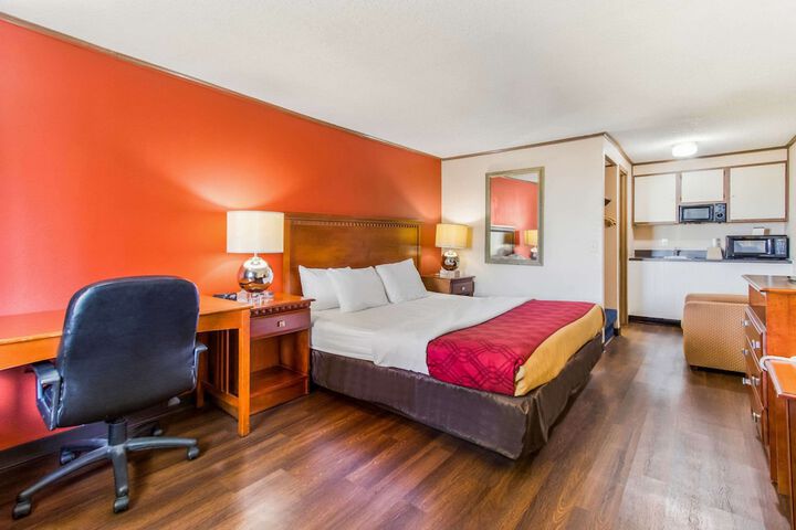Econo Lodge Norwalk
