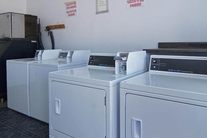 Laundry 27 of 32