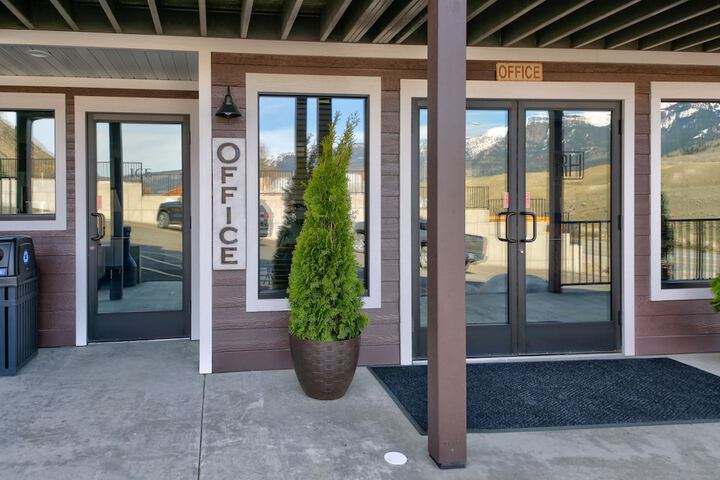 Hotel 4 of 50