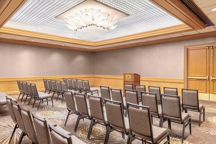 Hilton Orange County / Costa Mesa