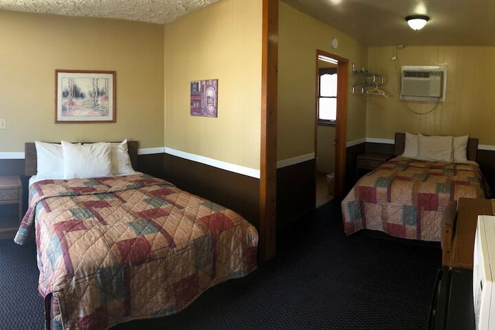 Room 6 of 8