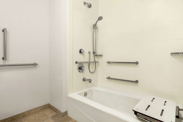 Room 9 of 26