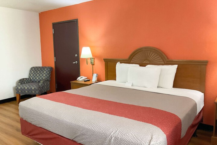 Motel 6 Hannibal MO