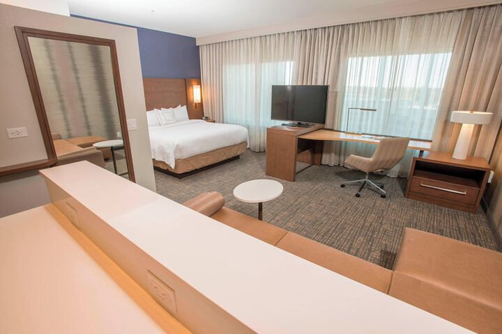 Room 17 of 28