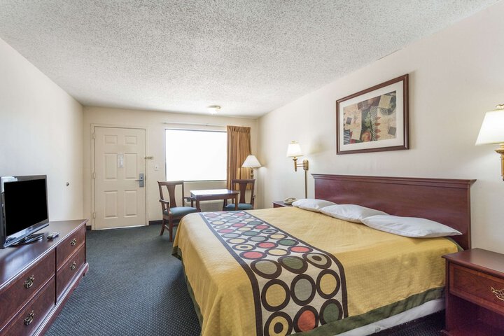 Super 8 by Wyndham Slidell