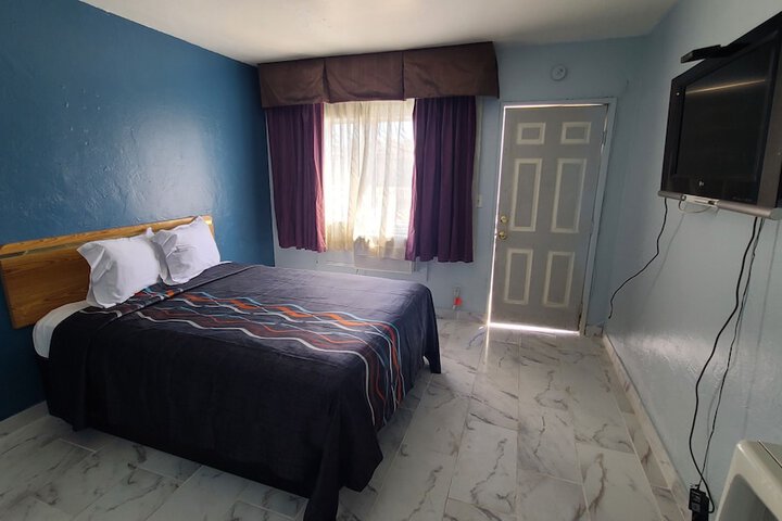 Room 7 of 12