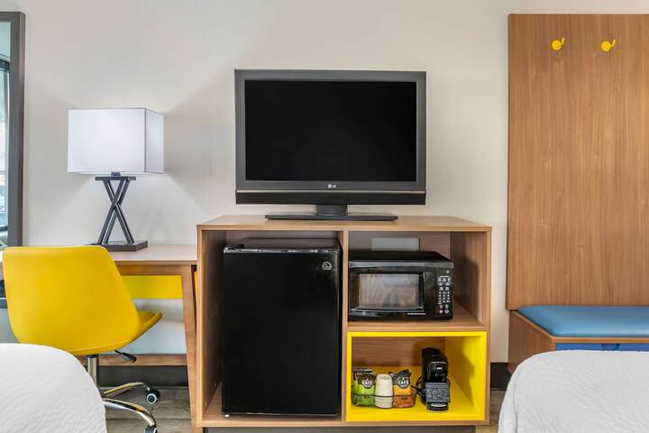 Room 32 of 69