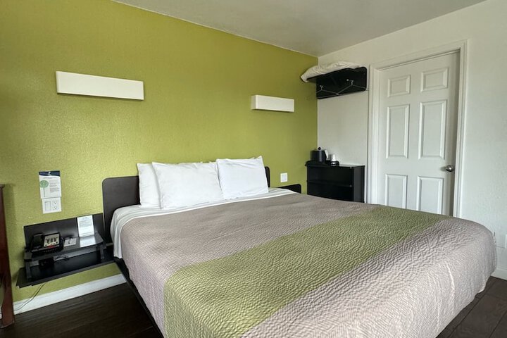 Room 9 of 43