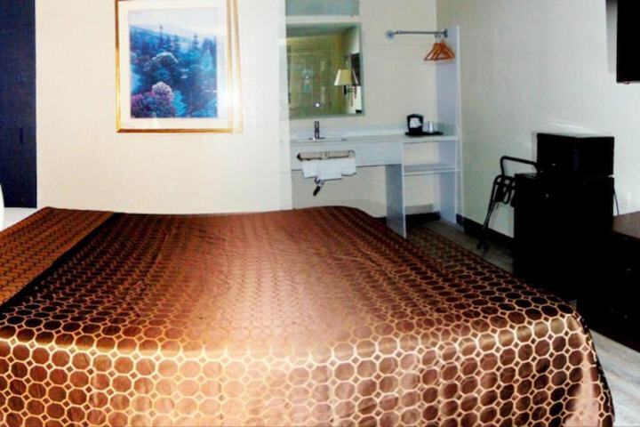 Room 34 of 46