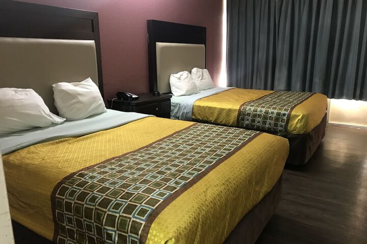 Room 5 of 15