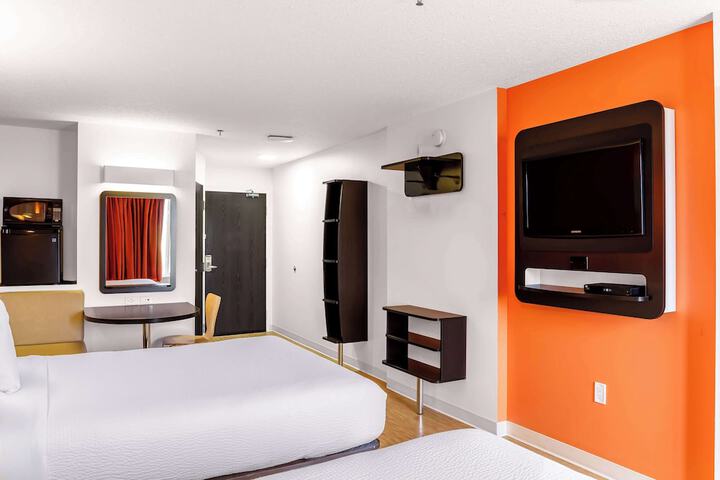 Room 13 of 25