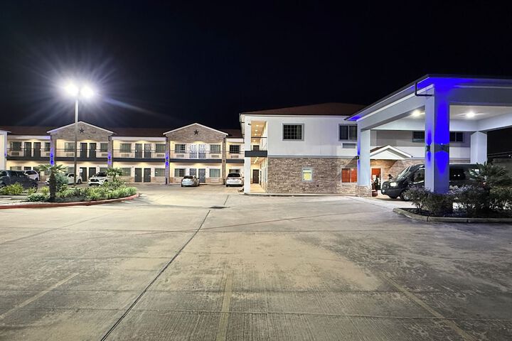 Scottish Inn & Suites - IAH Airport