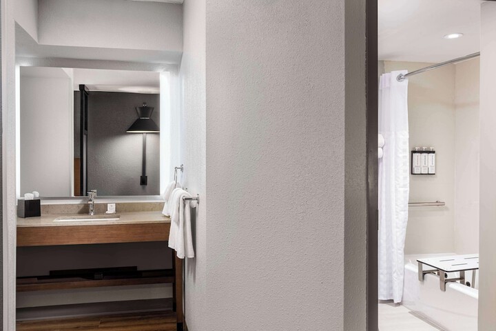 Room 13 of 27