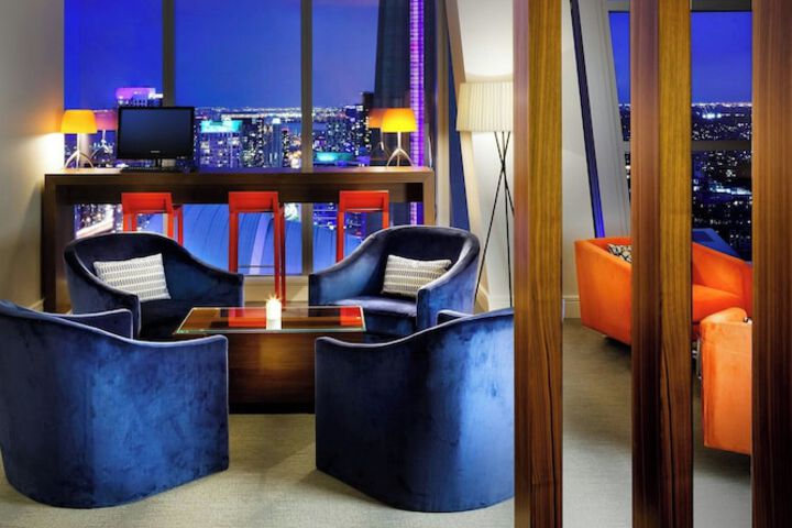 Lounge 121 of 131