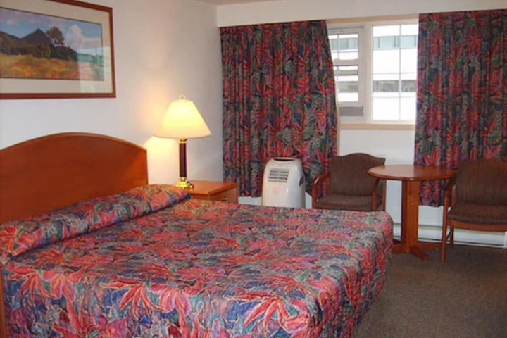 Room 4 of 40
