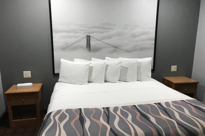 Room 9 of 22