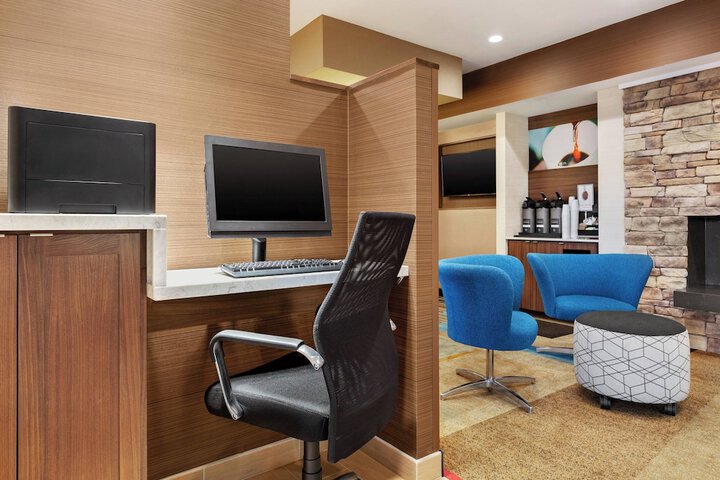 Business Center 25 of 25