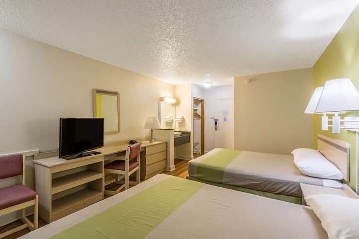 Room 32 of 37
