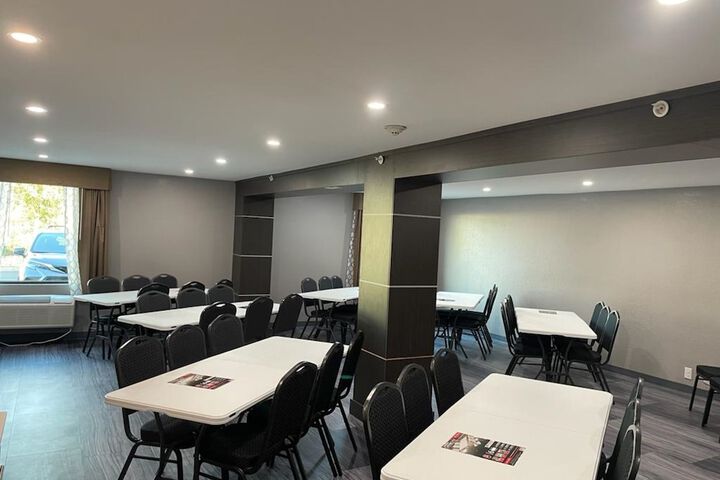 Business Center 52 of 54