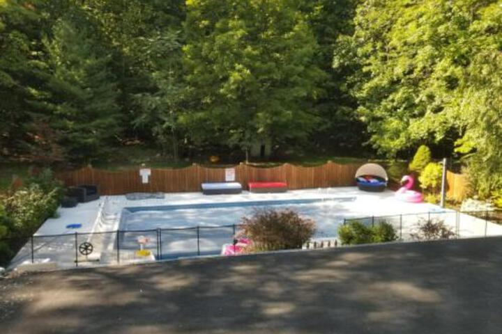 Heated Pool in Prime Woodstock