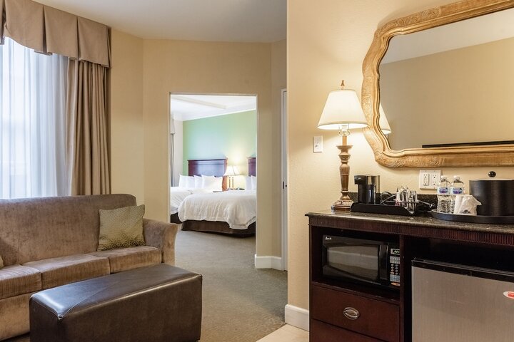 Room 16 of 40