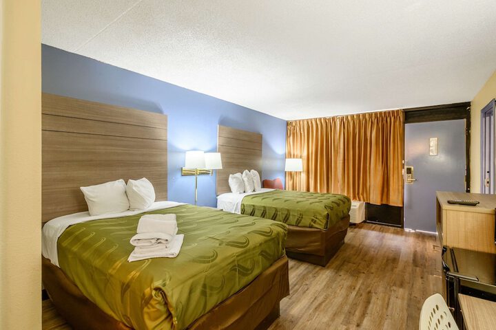 Room 15 of 33